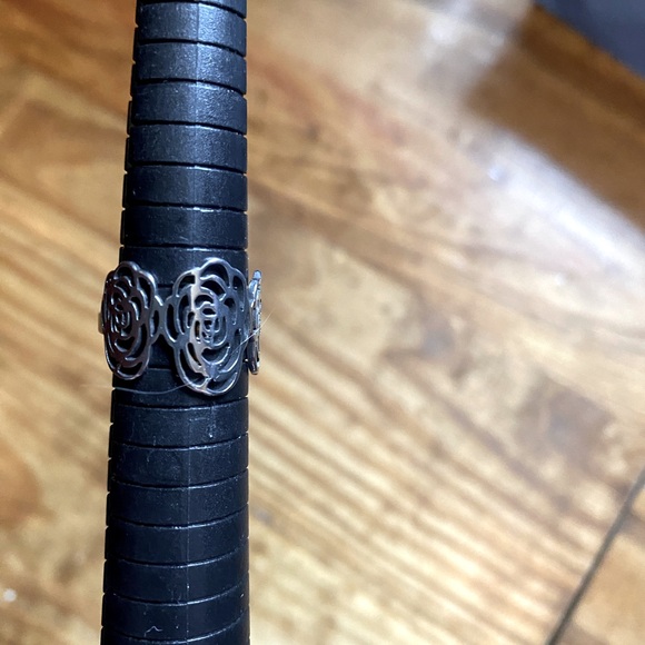 Open Cut Scroll Ring - Picture 4 of 4